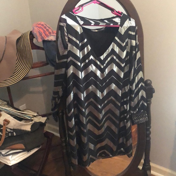 Dress - Picture 3 of 3